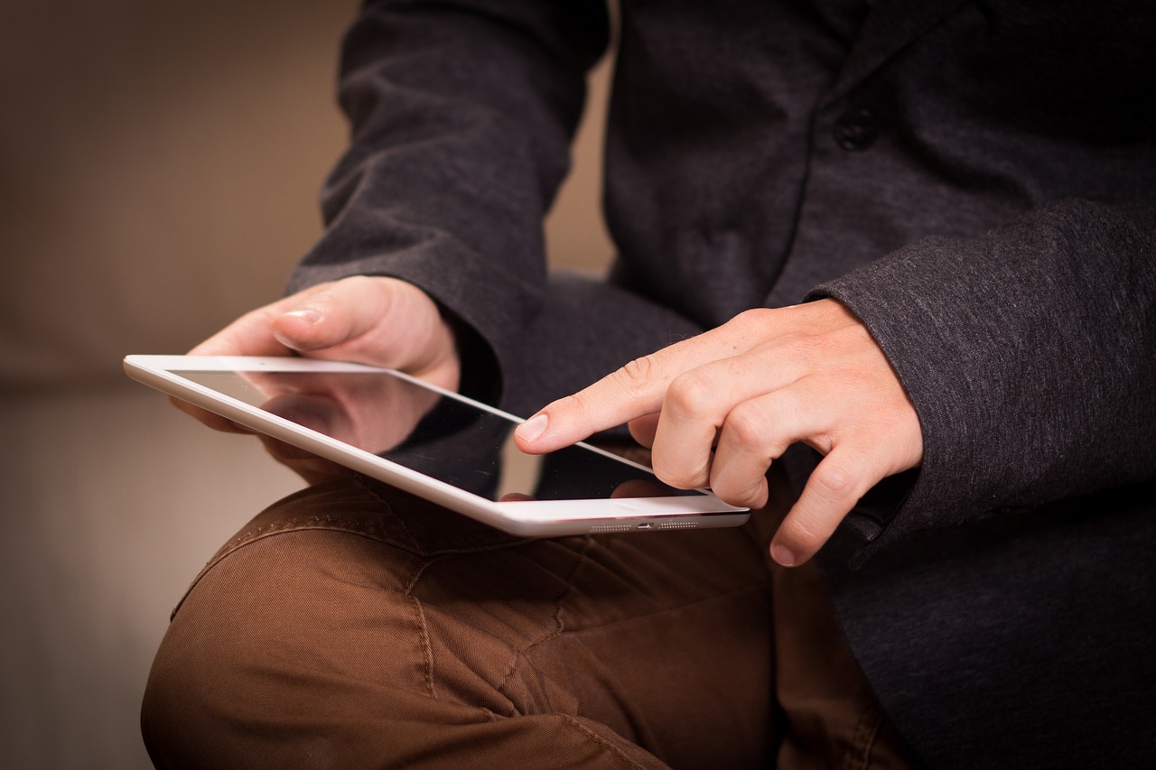 Meer dan bescherming: De veelzijdigheid van smartphone- en tablet-hoesjes\”